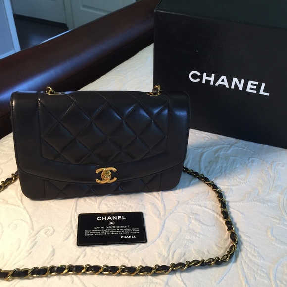 CHANEL Handbags - AUTHENTIC vintage Chanel Handbag